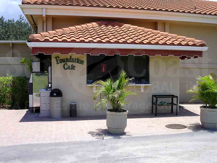 THE COUNTRY CLUB OF NAPLES Cafe
